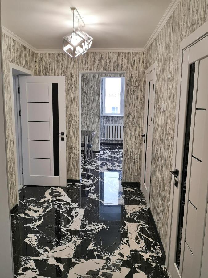 Black And White Apartment キシナウ エクステリア 写真