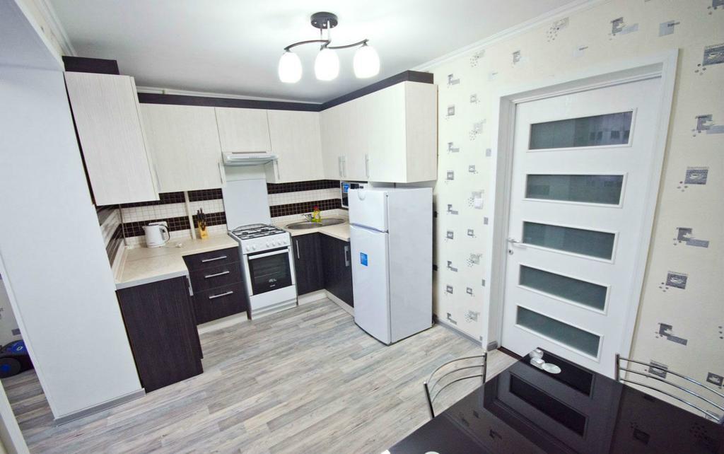 Black And White Apartment キシナウ エクステリア 写真